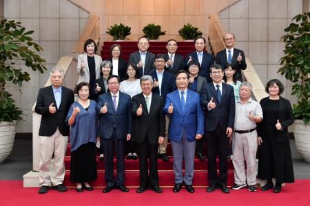 11_2024年4月11日行政院長陳建仁主持「行政院推動轉型正義會報」第4次會議.jpg